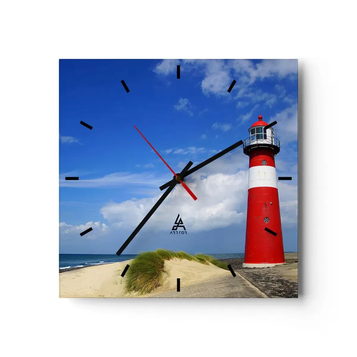 Horloge murale - Pendule murale - Phare rouge sur la plage sous un ciel bleu - 30x30cm - Rêve de solitude - Décoration murale moderne pour le salon et la chambre ARTTOR