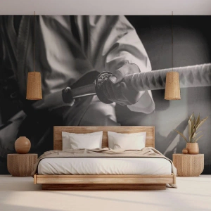 Papier Peint Photo Premium Sand - Un guerrier en kimono tenant un katana dans une prise de vue dynamique - 100x70cm - Âme de guerrier - Décoration murale moderne pour le salon et la chambre ARTTOR