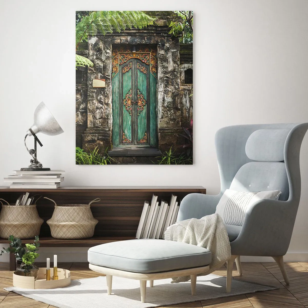 Impression sur verre - Image sur verre - Porte turquoise ornée dans un mur de pierre entouré de végétation tropicale - 50x70cm - Porte vers un monde exotique - Décoration murale moderne pour le salon et la chambre ARTTOR