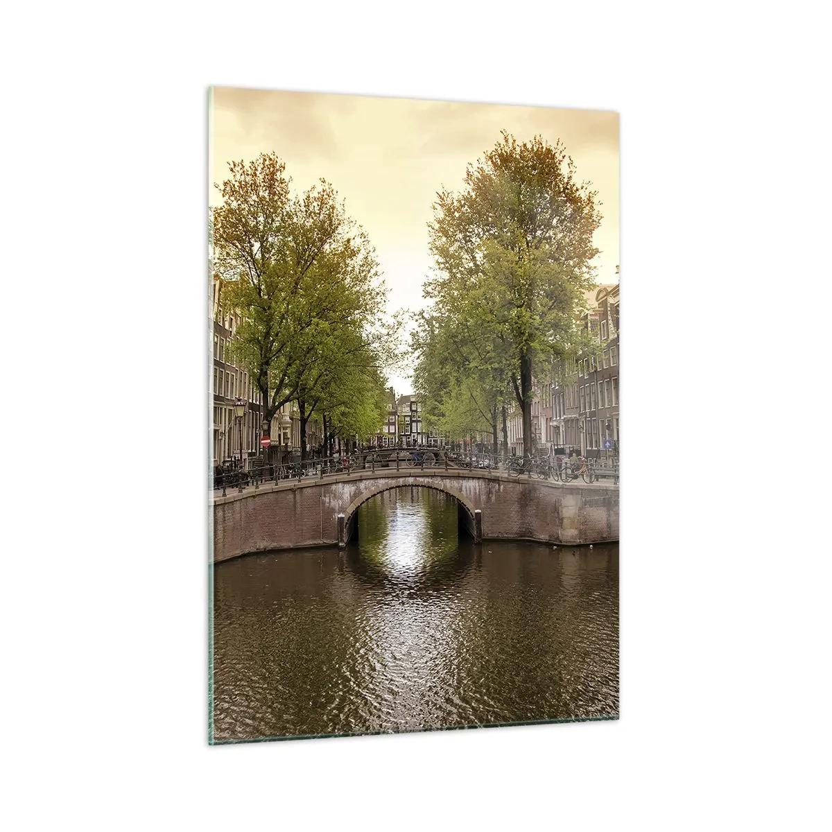 Impression sur verre - Image sur verre - Un canal et un pont entourés d'immeubles à Amsterdam - 50x70cm - En bateau ou à vélo ? - Décoration murale moderne pour le salon et la chambre ARTTOR