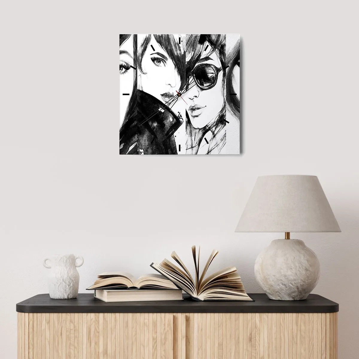 Horloge murale - Pendule murale - Portraits élégants de femmes aux tons monochromes - 30x30cm - La beauté multipliée - Décoration murale moderne pour le salon et la chambre ARTTOR