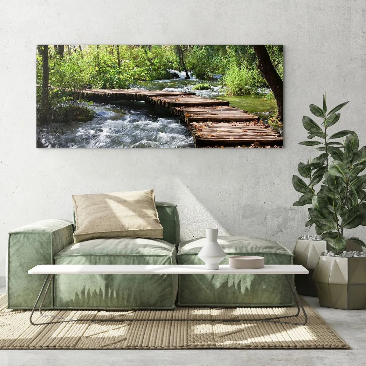 Impression sur verre - Image sur verre - Un pont en bois sur un ruisseau tumultueux entouré par la verdure de la forêt. - 140x50cm - Au-dessus de la cascade mousseuse - Décoration murale moderne pour le salon et la chambre ARTTOR