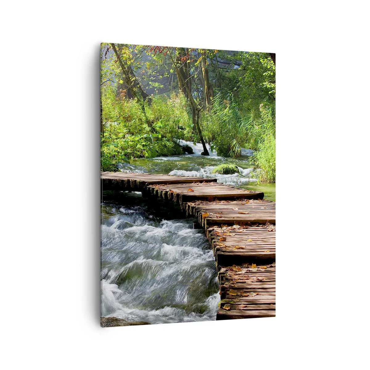 Impression sur toile - Image sur toile - Un pont en bois sur un ruisseau tumultueux entouré par la verdure de la forêt. - 70x100cm - Au-dessus de la cascade mousseuse - Décoration murale moderne pour le salon et la chambre ARTTOR