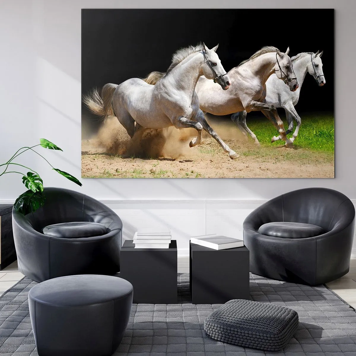 Impression sur verre - Image sur verre - Trois chevaux blancs galopant sur le sol sablonneux - 70x50cm - Trois Grâces - Décoration murale moderne pour le salon et la chambre ARTTOR