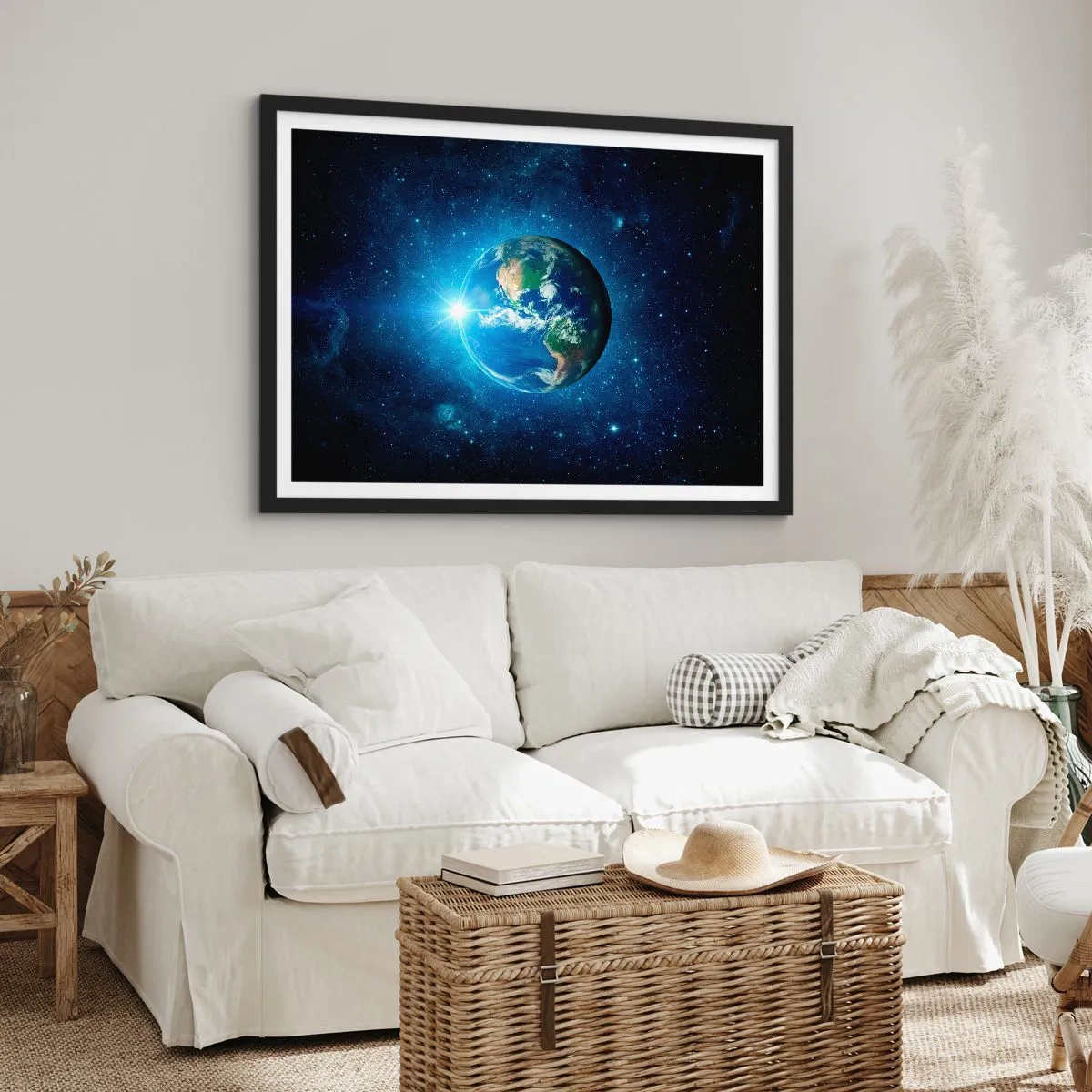 Affiche dans un cadre noir - Poster - La Terre dans l'espace entourée d'étoiles et de lumière - 70x50cm - Nous sommes au paradis - Décoration murale moderne pour le salon et la chambre ARTTOR