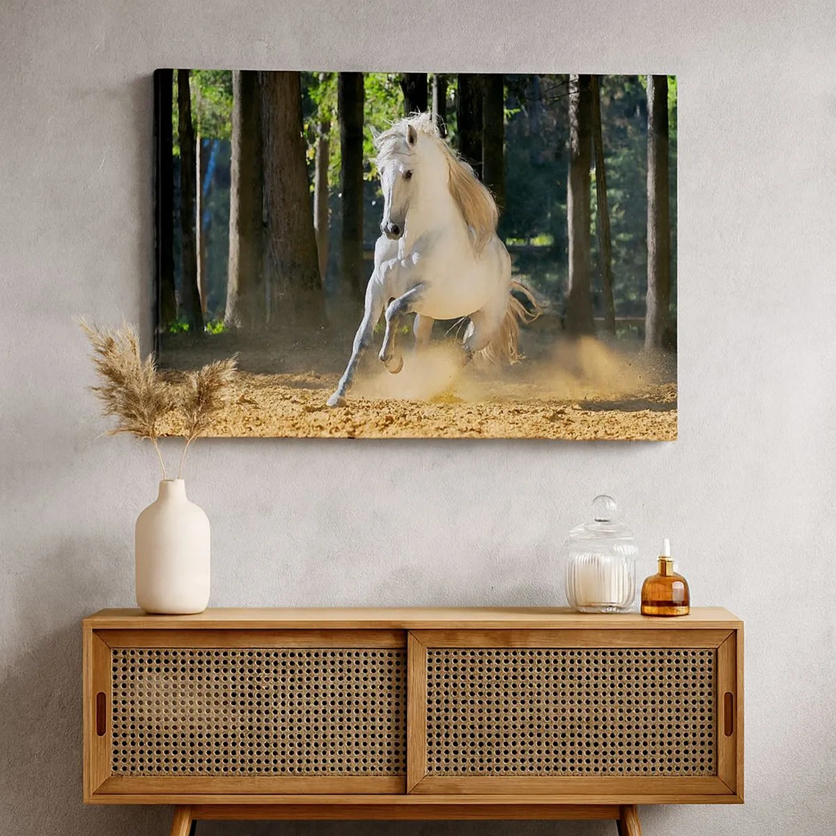 Impression sur toile - Image sur toile - Un cheval blanc galopant dans une clairière forestière - 70x50cm - Comme dans un roman fantastique - Décoration murale moderne pour le salon et la chambre ARTTOR