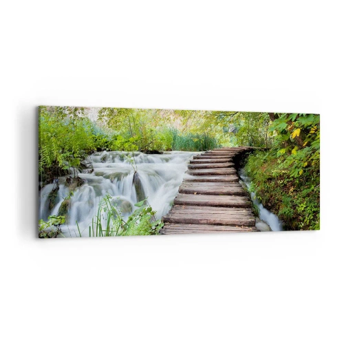 Impression sur toile - Image sur toile - Un pont en bois au-dessus d'une cascade entourée d'une forêt verdoyante. - 120x50cm - L'eau n'est pas si calme - Décoration murale moderne pour le salon et la chambre ARTTOR