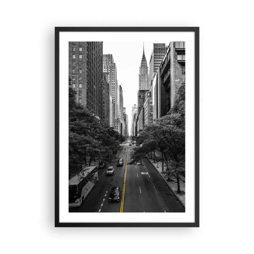 Affiche dans un cadre noir - Poster - Panorama de la ville en noir et blanc avec une ligne jaune sur la route - 50x70cm - Matin new-yorkais - Décoration murale moderne pour le salon et la chambre ARTTOR