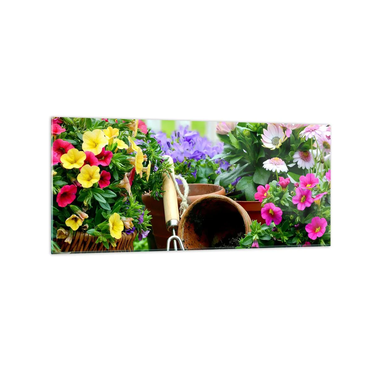 Impression sur verre - Image sur verre - Fleurs colorées dans des pots avec des outils de jardinage sur la table - 120x50cm - Le jardin de Zosia - Décoration murale moderne pour le salon et la chambre ARTTOR