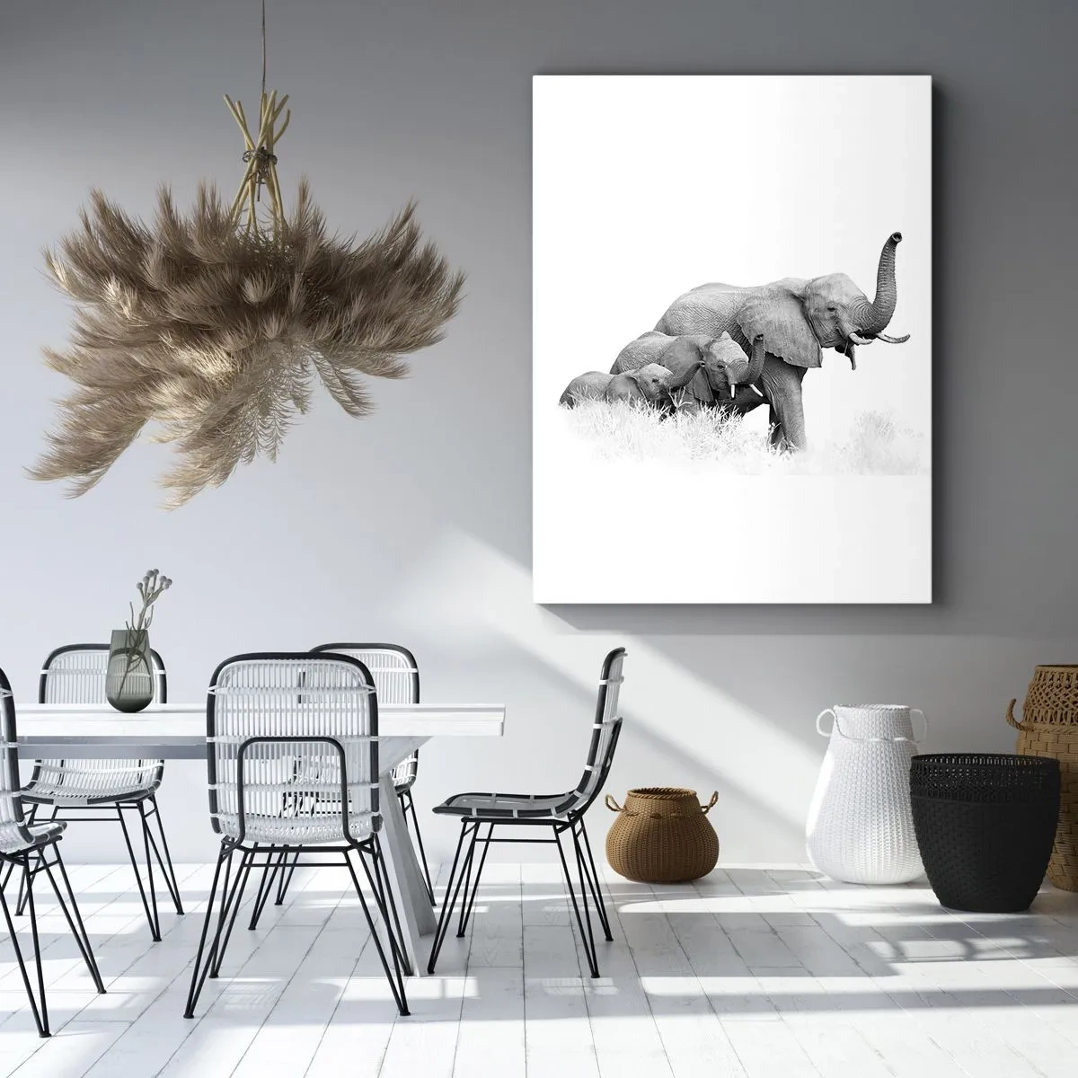 Impression sur toile - Image sur toile - Une famille d'éléphants sur fond de paysage africain en noir et blanc. - 70x100cm - Un, deux, trois - Décoration murale moderne pour le salon et la chambre ARTTOR