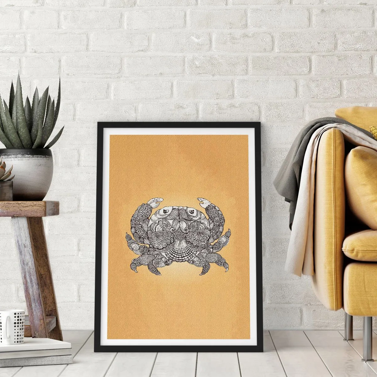 Affiche dans un cadre noir - Poster - Illustration décorative d'un crabe avec un motif délicat sur un fond doré - 50x70cm - Les contes de M. Crabe - Décoration murale moderne pour le salon et la chambre ARTTOR