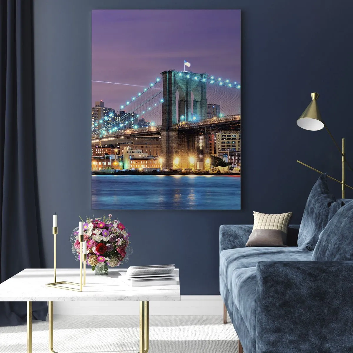 Impression sur verre - Image sur verre - Le pont de Brooklyn la nuit avec la ville illuminée en arrière-plan - 70x100cm - Depuis de nombreuses années le pont de Brooklyn - Décoration murale moderne pour le salon et la chambre ARTTOR