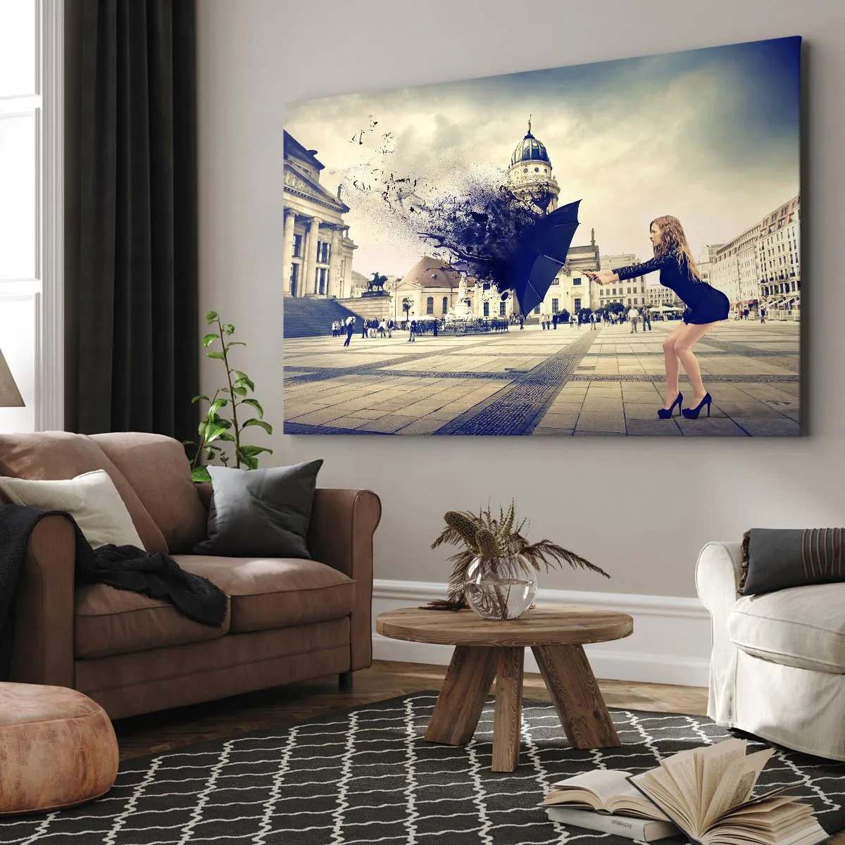 Impression sur toile - Image sur toile - Une femme avec un parapluie dans une composition artistique sur fond urbain - 100x70cm - Il y a un tel vent… - Décoration murale moderne pour le salon et la chambre ARTTOR