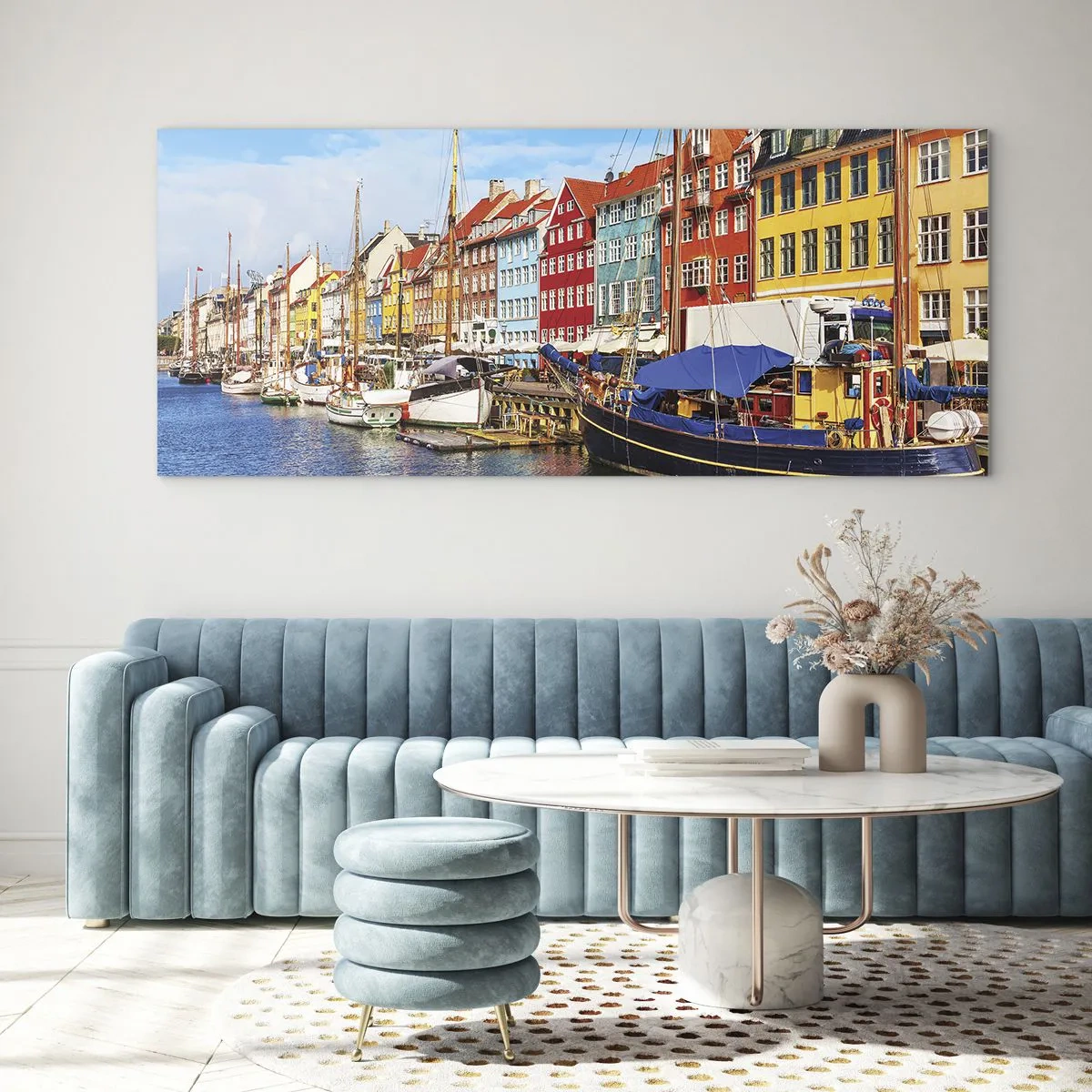 Impression sur verre - Image sur verre - Maisons colorées sur le canal avec des bateaux au soleil - 160x50cm - Quai joyeux - Décoration murale moderne pour le salon et la chambre ARTTOR