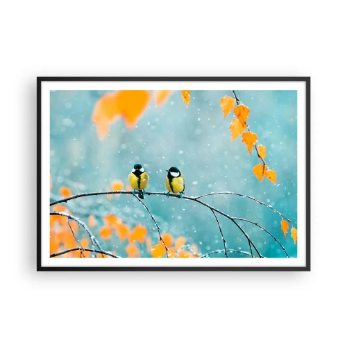Affiche dans un cadre noir - Poster - Deux oiseaux sur une branche dans un décor hivernal avec des feuilles jaunes. - 100x70cm - Potins d'oiseaux - Décoration murale moderne pour le salon et la chambre ARTTOR