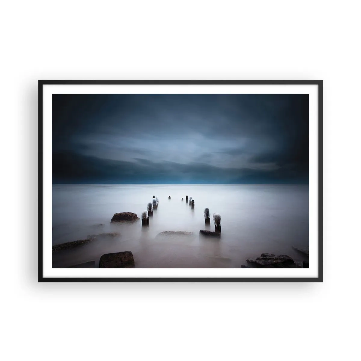 Affiche dans un cadre noir - Poster - La vieille jetée sur fond de mer calme - 100x70cm - Lac pensif - Décoration murale moderne pour le salon et la chambre ARTTOR