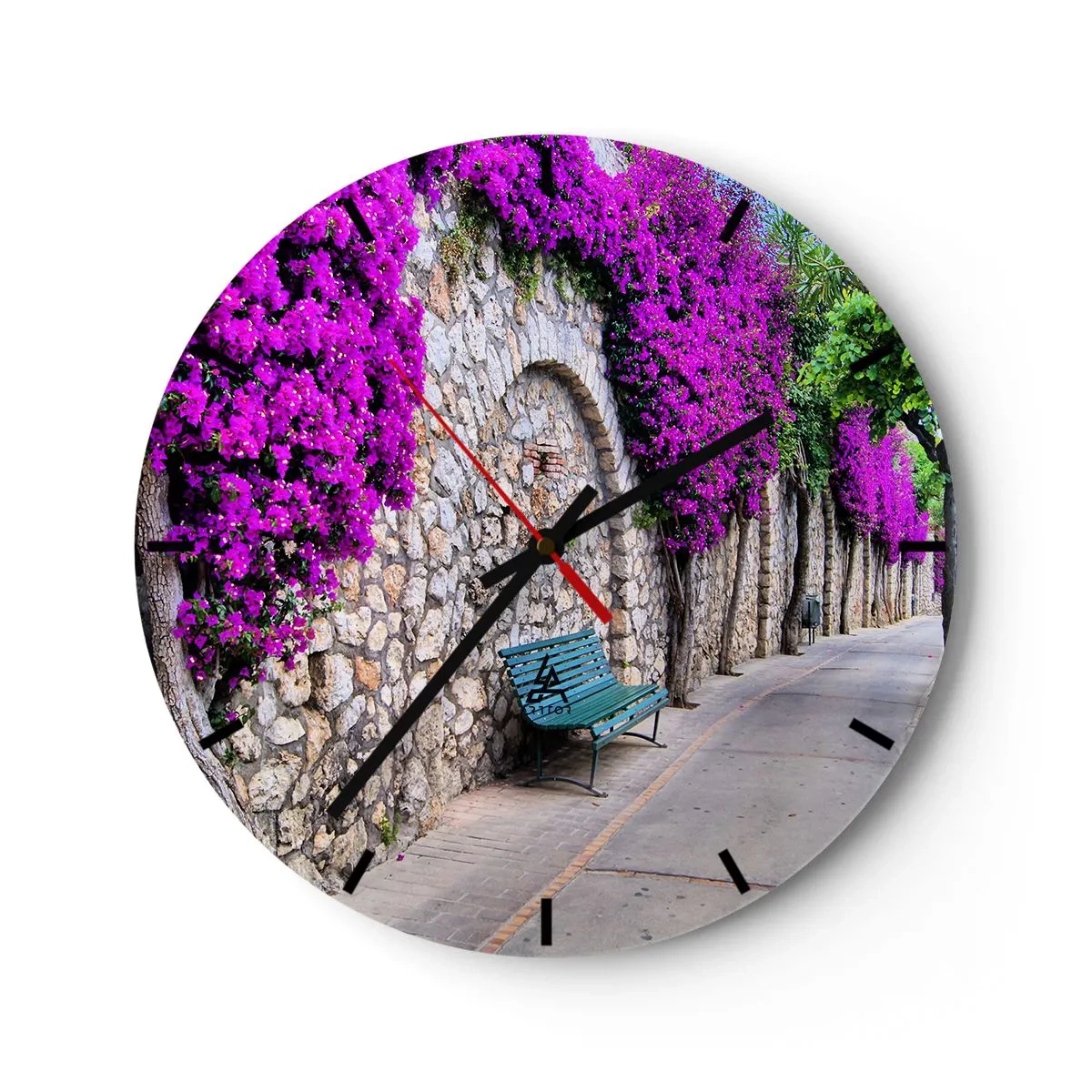 Horloge murale - Pendule murale - Une rue avec un mur de pierre et des fleurs violettes - 30x30cm - Rencontrons-nous au plus vite - Décoration murale moderne pour le salon, la cuisine et la chambre ARTTOR