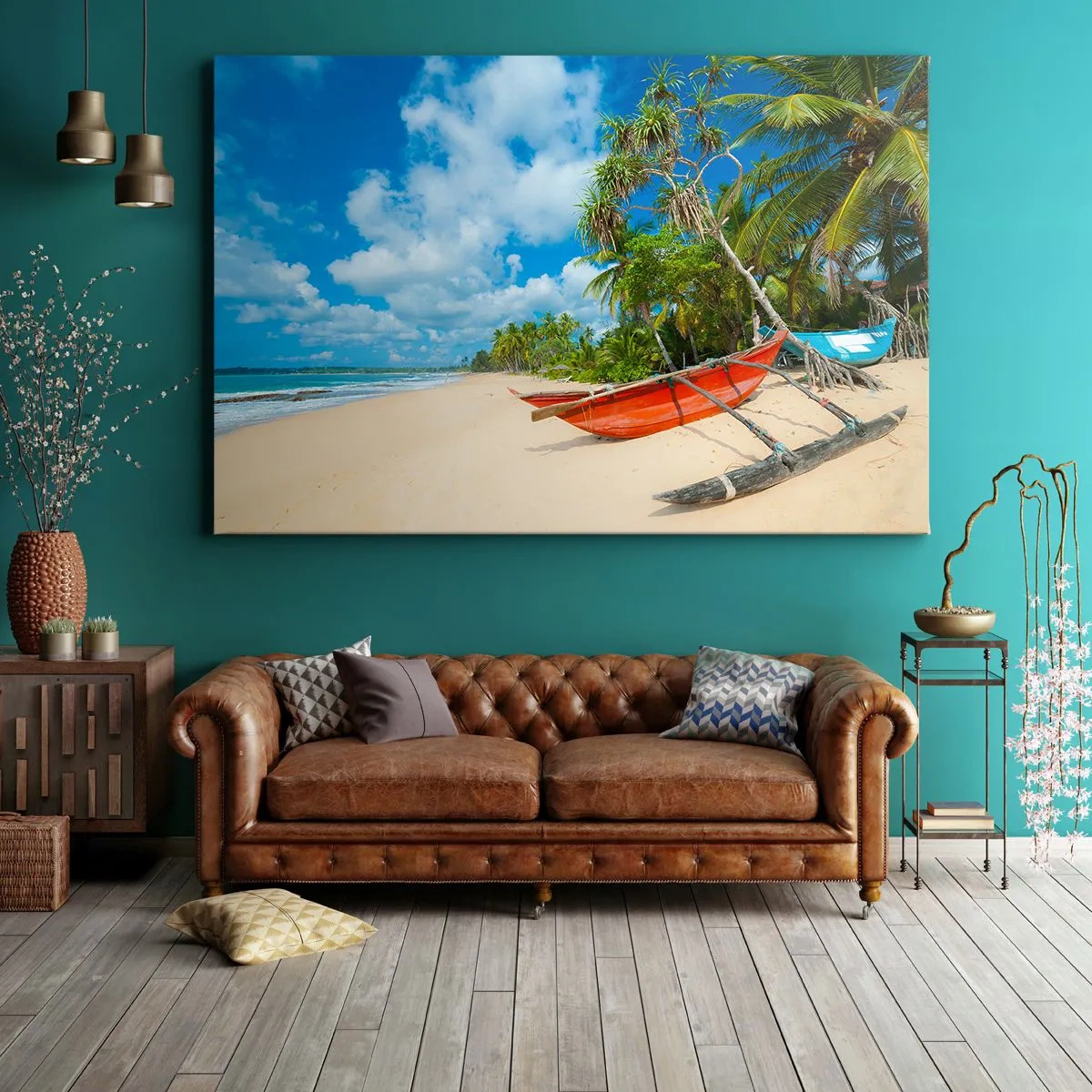 Impression sur toile - Image sur toile - Plage tropicale avec palmiers et bateaux colorés - 70x50cm - Le charme des tropiques - Décoration murale moderne pour le salon et la chambre ARTTOR
