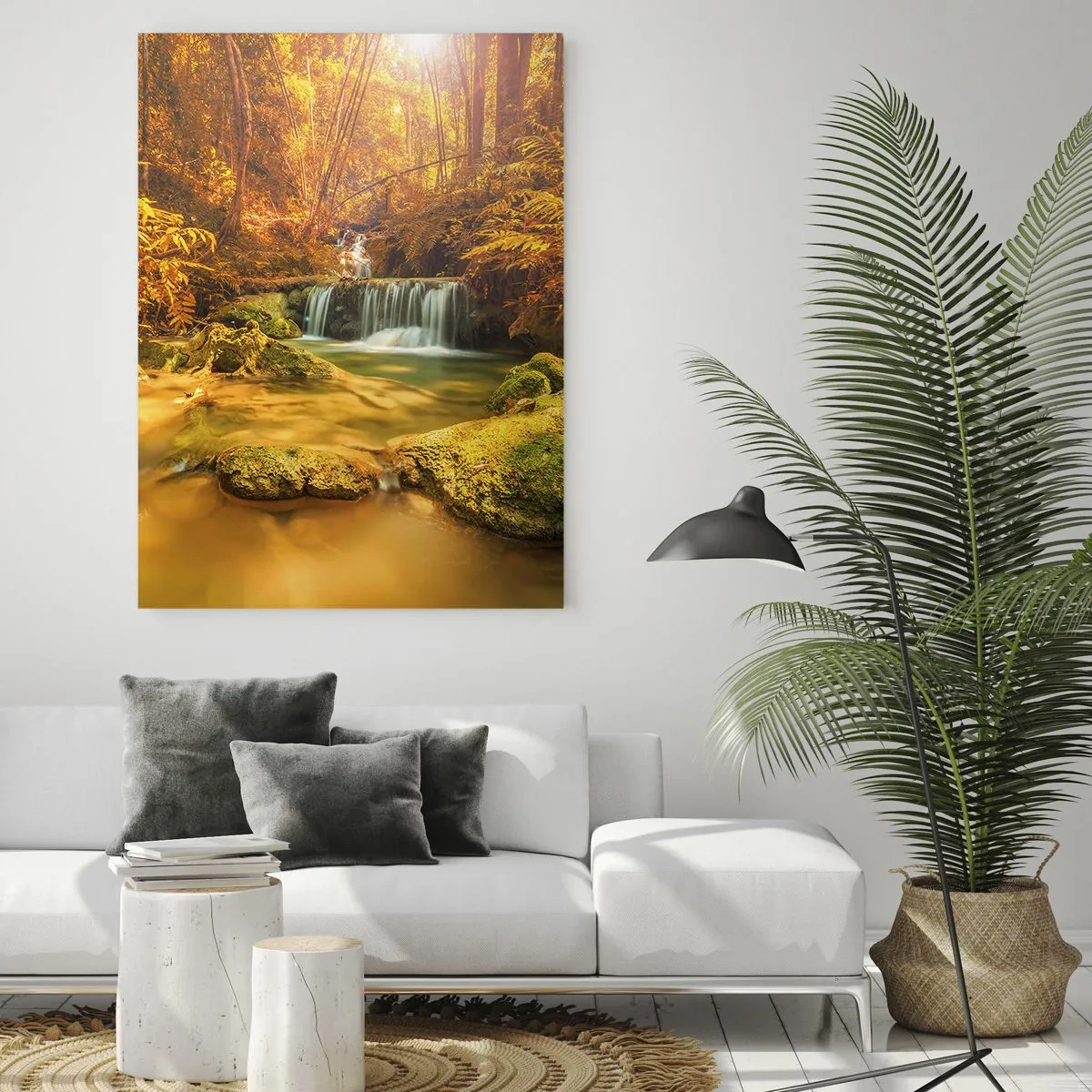 Impression sur verre - Image sur verre - Une cascade dorée dans une forêt d'automne entourée de verdure - 70x100cm - Cascade de forêt en or - Décoration murale moderne pour le salon et la chambre ARTTOR