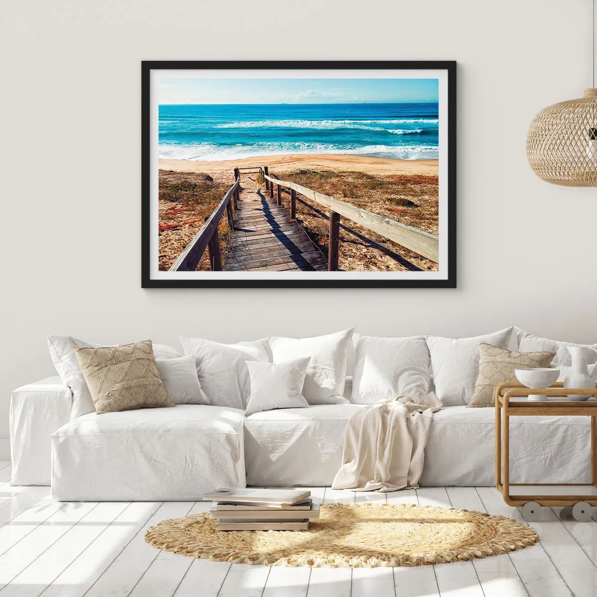 Affiche dans un cadre noir - Poster - Chemin en bois menant à la plage - 70x50cm - Cours! - Décoration murale moderne pour le salon et la chambre ARTTOR