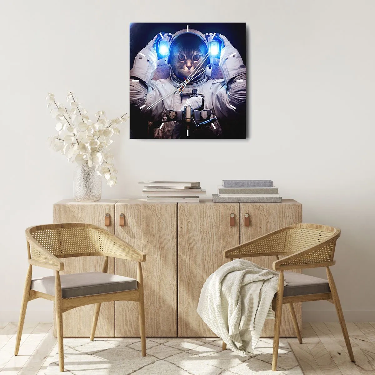 Horloge murale - Pendule murale - Un chat dans une combinaison d'astronaute avec la Terre en arrière-plan et une lumière vive. - 30x30cm - Houston, vous avez un problème - Décoration murale moderne pour le salon et la chambre ARTTOR