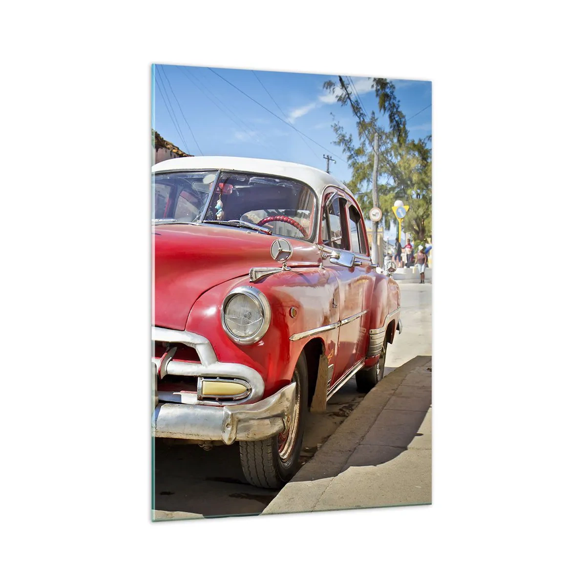 Impression sur verre - Image sur verre - Une voiture classique rouge garée dans la rue par une journée ensoleillée - 70x100cm - Seulement à Cuba - Décoration murale moderne pour le salon et la chambre ARTTOR