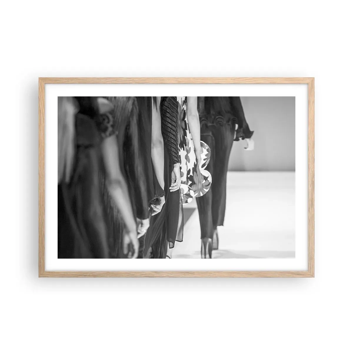 Affiche dans un chêne clair - Poster - Un défilé stylé - 70x50 cm