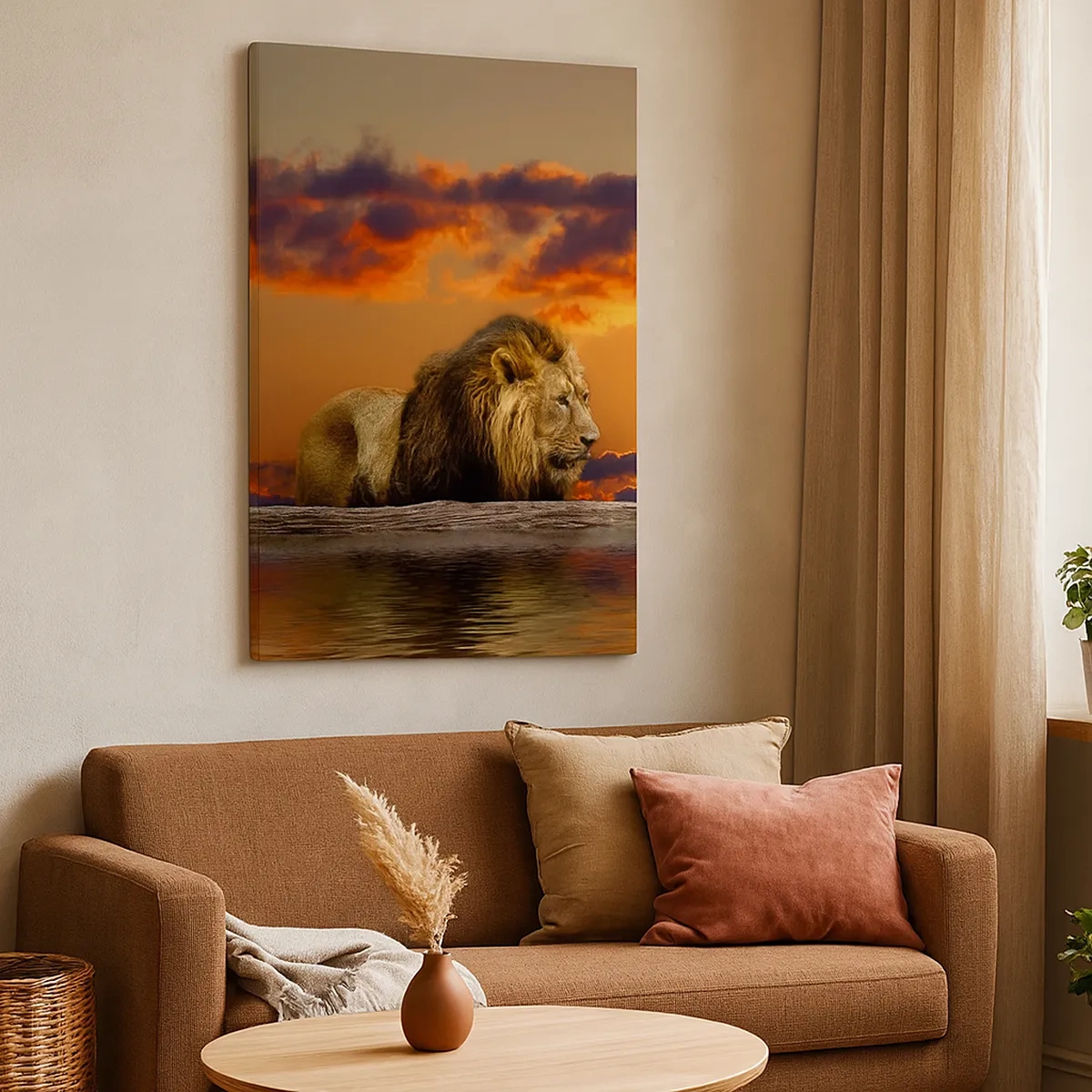 Impression sur toile - Image sur toile - Un lion se repose au bord de l'eau au coucher du soleil avec un ciel dramatique. - 50x70cm - Le roi de la nature - Décoration murale moderne pour le salon et la chambre ARTTOR