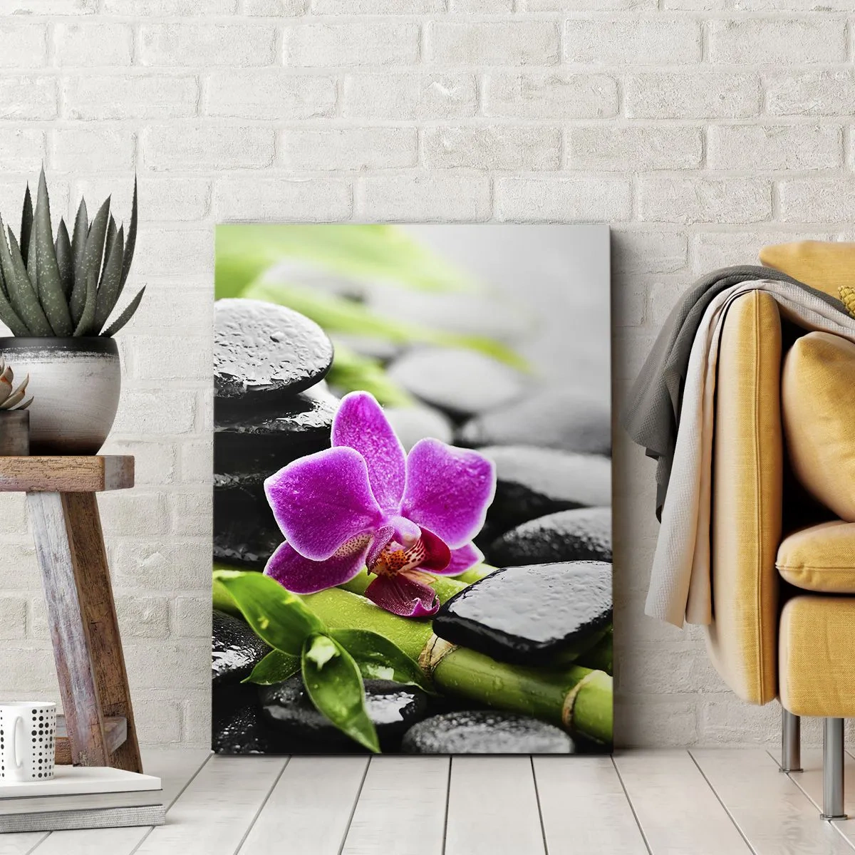Impression sur toile - Image sur toile - Orchidée violette, pierres noires et bambou dans une composition tranquille - 50x70cm - Dans un équilibre de calme - Décoration murale moderne pour le salon et la chambre ARTTOR