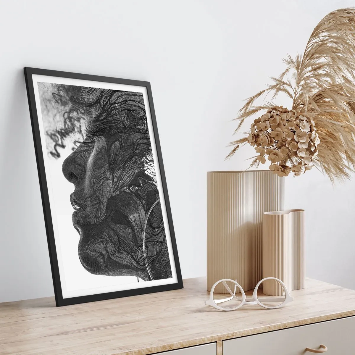 Affiche dans un cadre noir - Poster - Profil du visage d'une femme avec des motifs et des détails abstraits - 50x70cm - Emmêlé dans les rêves - Décoration murale moderne pour le salon et la chambre ARTTOR