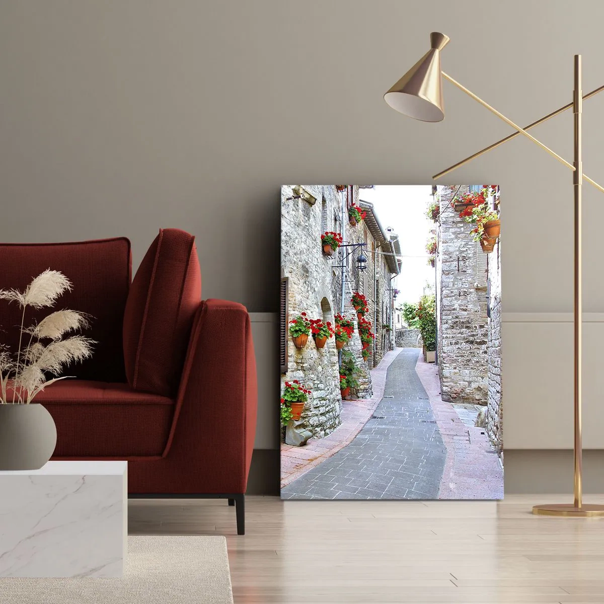 Impression sur toile - Image sur toile - Une rue étroite avec des bâtiments en pierre décorés de pots de fleurs - 80x120cm - Ambiance italienne - Décoration murale moderne pour le salon et la chambre ARTTOR