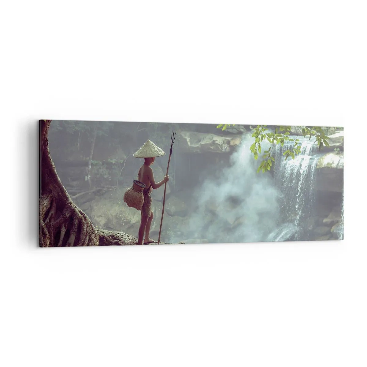 Impression sur toile - Image sur toile - Une figure avec une lance près d'une cascade dans une forêt tropicale - 140x50cm - Lier d'amitié avec la nature - Décoration murale moderne pour le salon et la chambre ARTTOR
