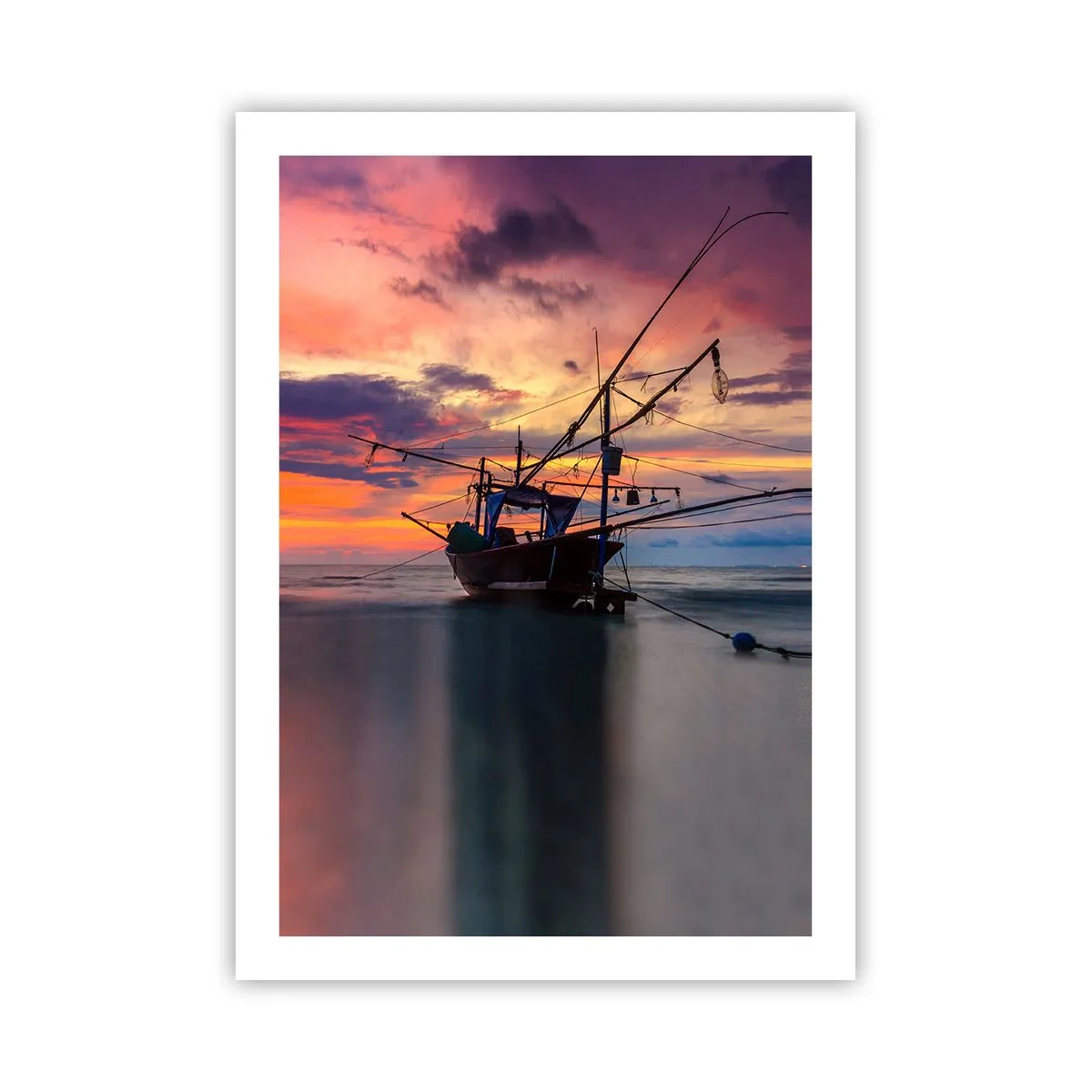 Affiche - Poster - Bateau de pêche sur fond de soleil couchant sur la plage - 50x70cm - Soirée exotique - Décoration murale moderne pour le salon et la chambre ARTTOR