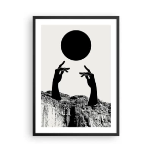 Affiche dans un cadre noir - Poster - Mains symboliques s'approchant d'une boule noire sur fond de rochers - 50x70cm - Composition surréaliste : le soleil et le reste - Décoration murale moderne pour le salon et la chambre ARTTOR
