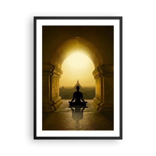 Affiche dans un cadre noir - Poster - Une figure méditant dans l'arche d'un temple sur fond de soleil levant - 50x70cm - Pleine harmonie - Décoration murale moderne pour le salon et la chambre ARTTOR