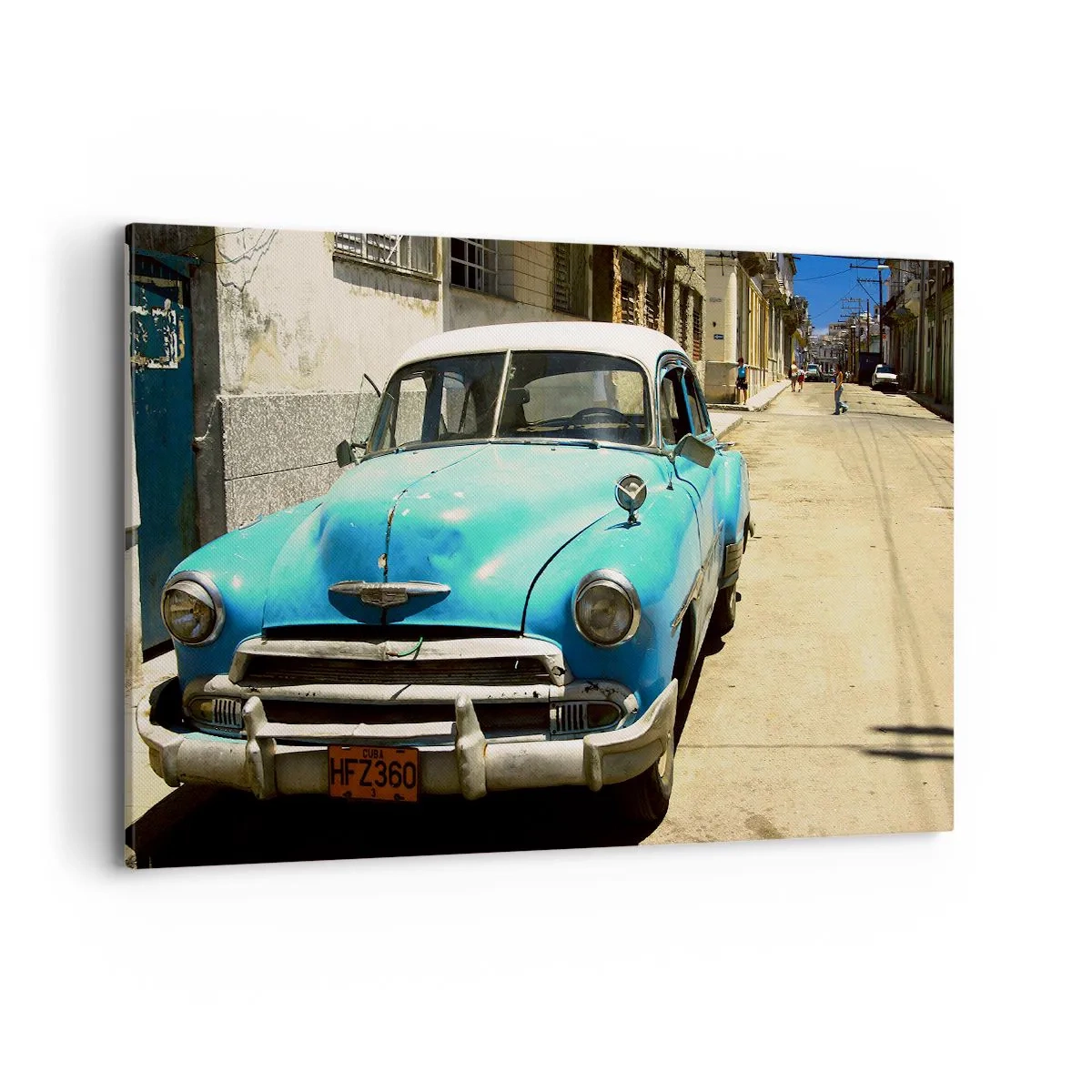 Impression sur toile - Image sur toile - Une voiture classique bleue dans la rue par une journée ensoleillée - 120x80cm - Et vive Cuba ! - Décoration murale moderne pour le salon et la chambre ARTTOR