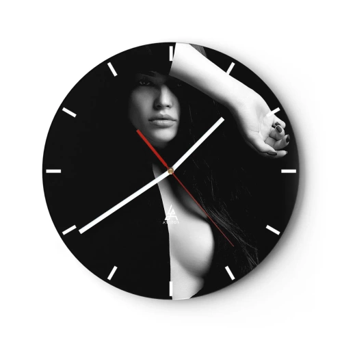 Horloge murale - Pendule murale - Portrait en noir et blanc d'une femme au visage couvert et une épaule nue - 30x30cm - École de séduction - Décoration murale moderne pour le salon, la cuisine et la chambre ARTTOR