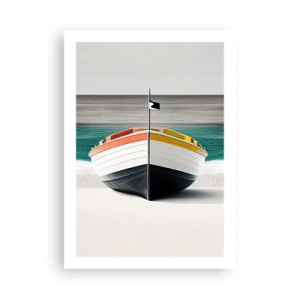 Affiche - Poster - Photographie couleur d'un bateau sur fond de mer et de sable. - 50x70cm - A sa place - Décoration murale moderne pour le salon et la chambre ARTTOR