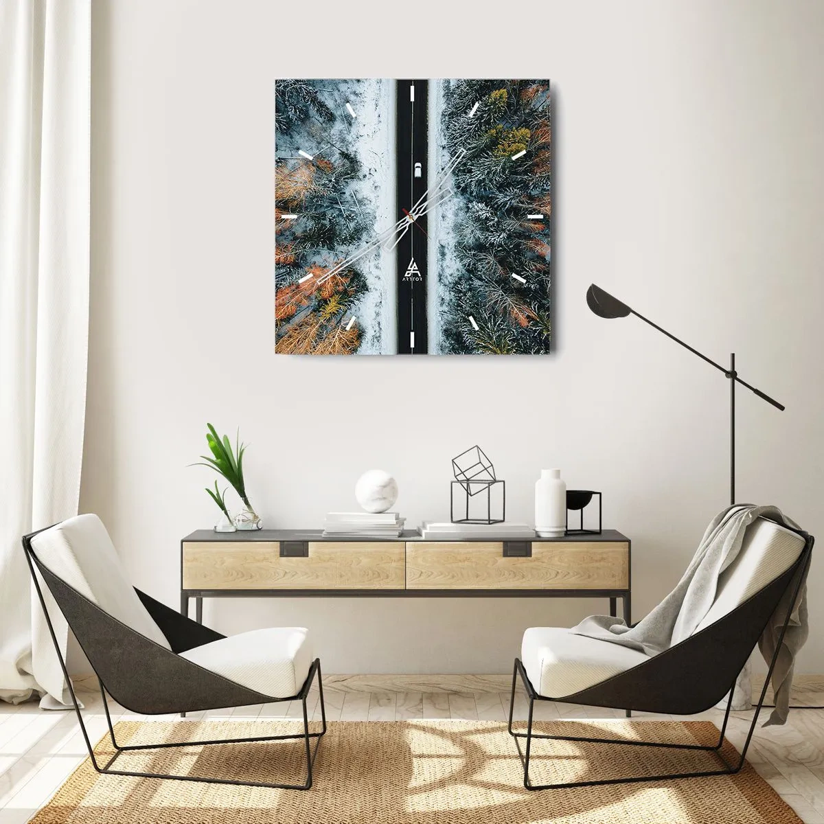 Horloge murale - Pendule murale - Une route à travers une forêt hivernale vue à vol d'oiseau - 30x30cm - Couper à travers la forêt d'hiver - Décoration murale moderne pour le salon et la chambre ARTTOR