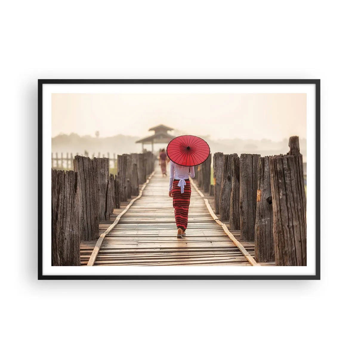 Affiche dans un cadre noir - Poster - Une femme avec un parapluie rouge sur un pont en bois - 100x70cm - Sur le vieux pont - Décoration murale moderne pour le salon et la chambre ARTTOR