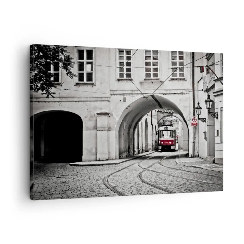 Impression sur toile - Image sur toile - Un tramway noir et blanc dans une rue historique de la ville - 70x50cm - Dans le labyrinthe de la ville - Décoration murale moderne pour le salon et la chambre ARTTOR