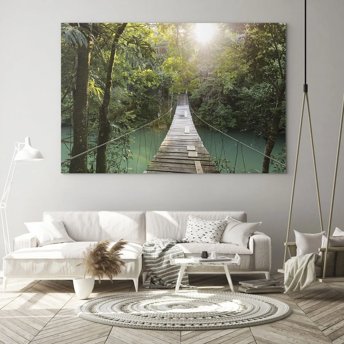 Impression sur verre - Image sur verre - Un pont suspendu dans une forêt tropicale illuminée par la lumière du soleil. - 70x50cm - De l'eau azur à la forêt azur - Décoration murale moderne pour le salon et la chambre ARTTOR