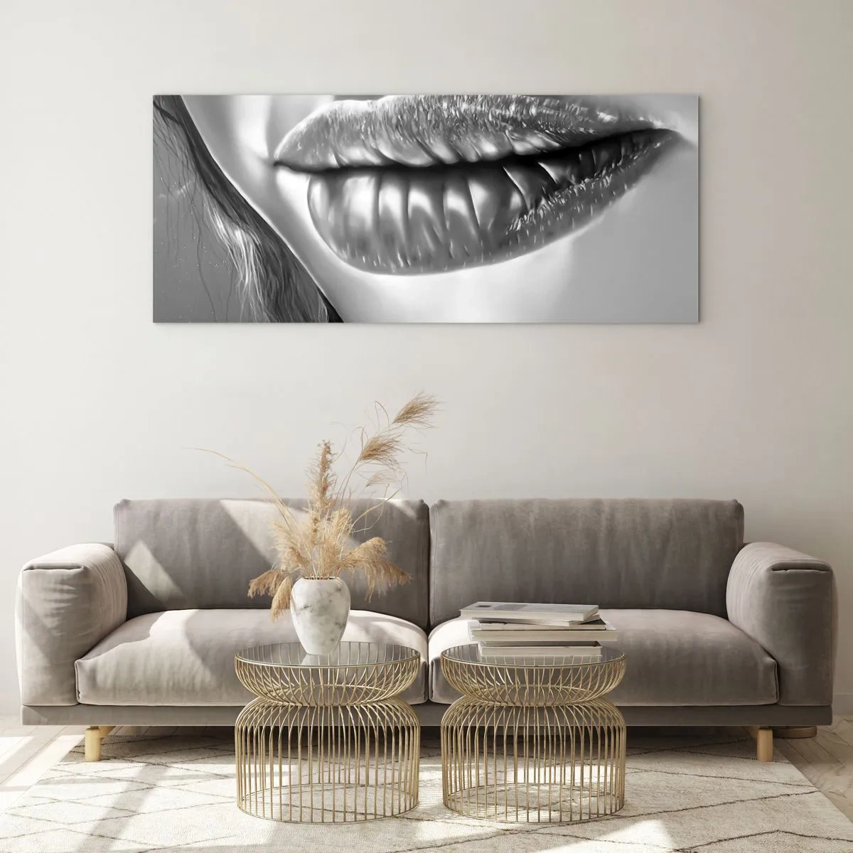 Impression sur verre - Image sur verre - Gros plan noir et blanc des lèvres d'une femme avec un effet brillant et des détails. - 140x50cm - Je sais à quoi tu penses… - Décoration murale moderne pour le salon et la chambre ARTTOR