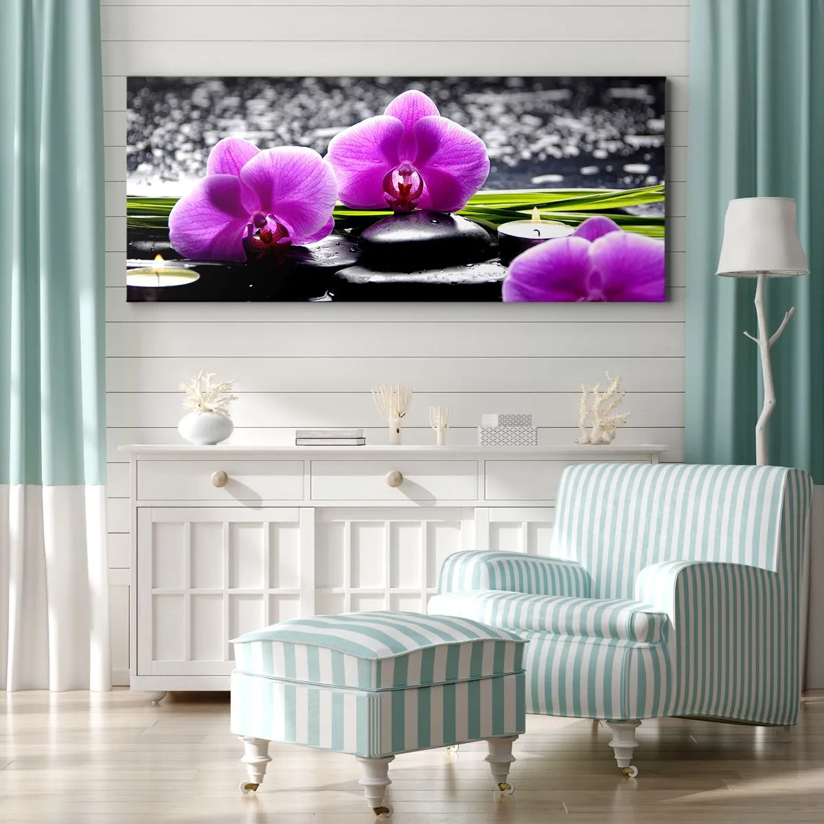 Impression sur toile - Image sur toile - Orchidées violettes sur fond de pierres et de bougies dans un cadre relaxant - 140x50cm - Se noyer dans la paix et la tranquillité - Décoration murale moderne pour le salon et la chambre ARTTOR