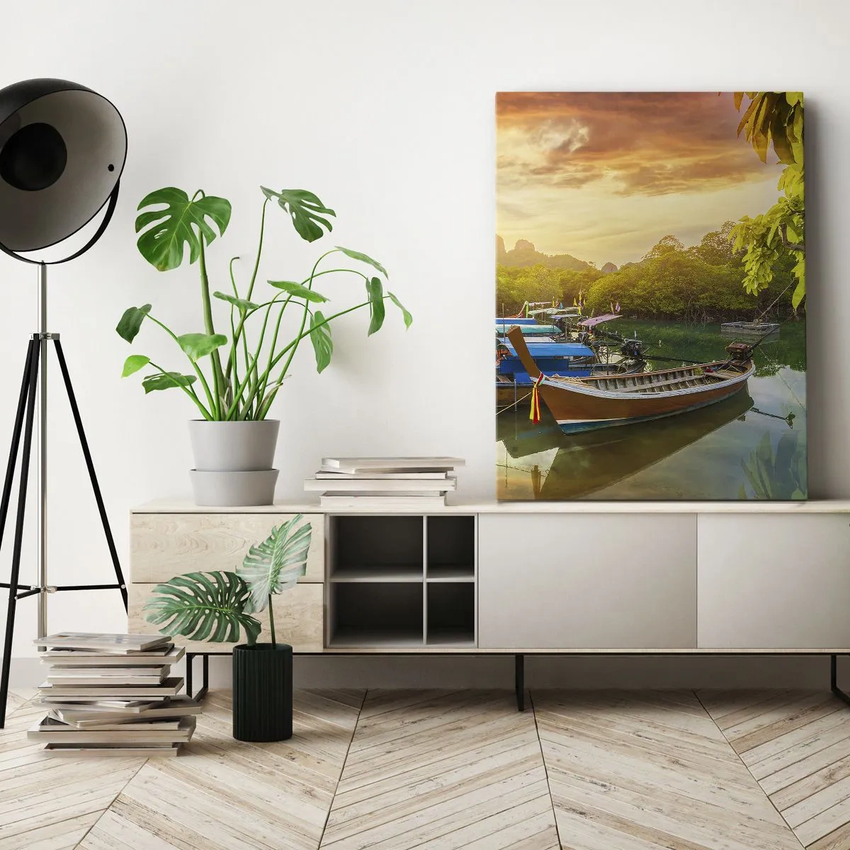 Impression sur toile - Image sur toile - Bateaux traditionnels sur une eau calme au coucher du soleil - 70x100cm - Avant une journée chargée - Décoration murale moderne pour le salon et la chambre ARTTOR