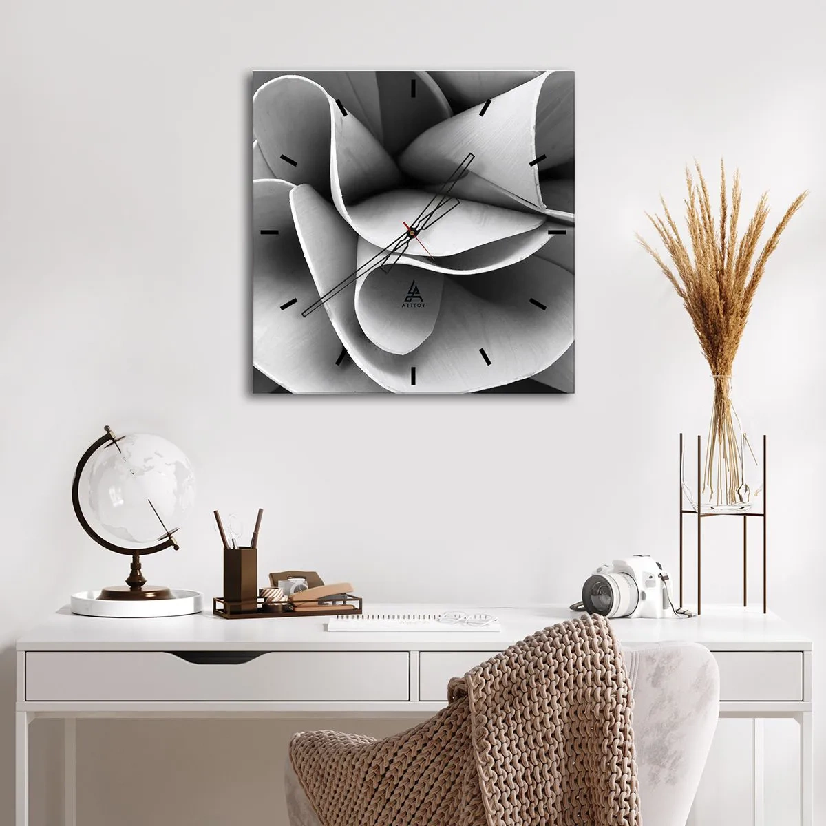 Horloge murale - Pendule murale - Il s'en passe dans l'espace - 40x40 cm