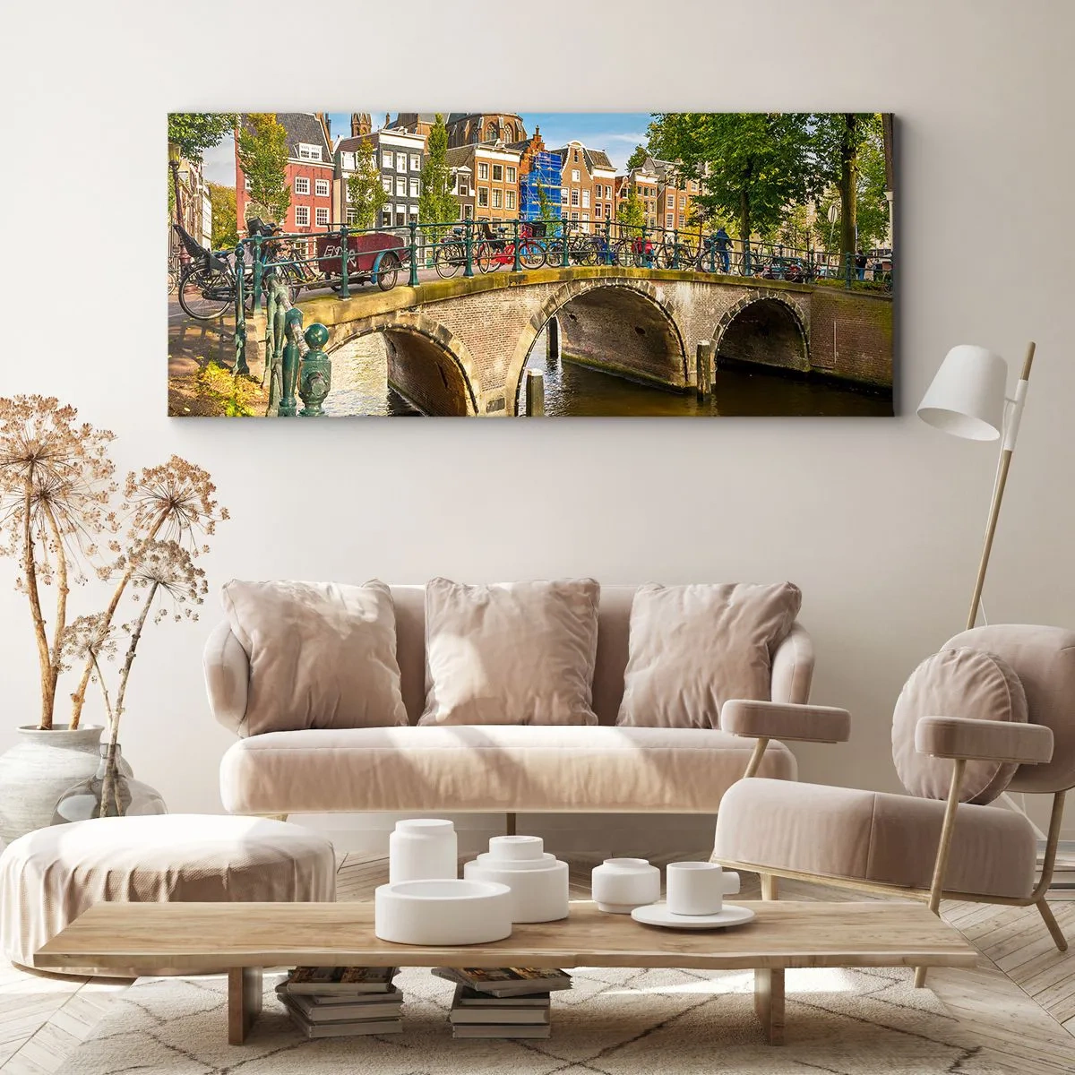 Impression sur toile - Image sur toile - Un canal pittoresque avec un pont à Amsterdam - 160x50cm - Le printemps sur le canal - Décoration murale moderne pour le salon et la chambre ARTTOR