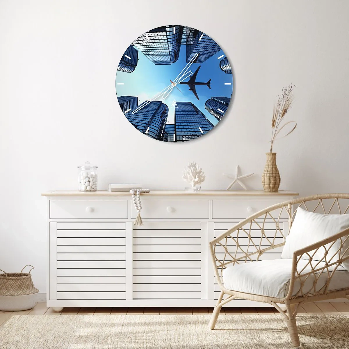 Horloge murale - Pendule murale - Un avion au-dessus de gratte-ciels modernes contre un ciel bleu - 30x30cm - La vue depuis le ravin de verre - Décoration murale moderne pour le salon, la cuisine et la chambre ARTTOR