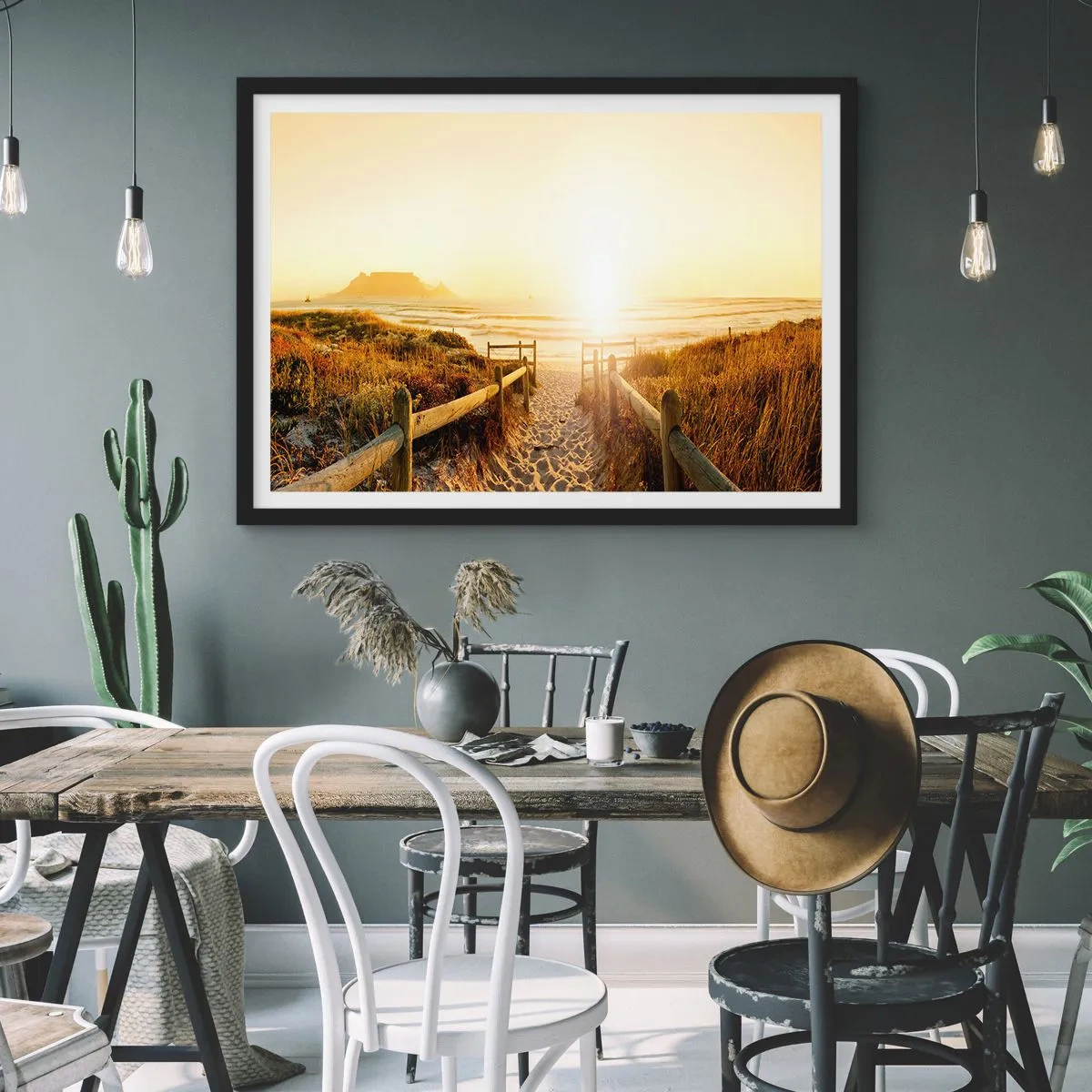Affiche dans un cadre noir - Poster - Chemin vers la plage pendant un coucher de soleil doré - 70x50cm - A travers la dune, vers le soleil - Décoration murale moderne pour le salon et la chambre ARTTOR