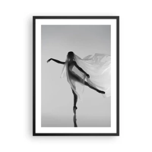 Affiche dans un cadre noir - Poster - Une danseuse au voile aérien dans une composition en noir et blanc - 50x70cm - Légèreté et grâce - Décoration murale moderne pour le salon et la chambre ARTTOR
